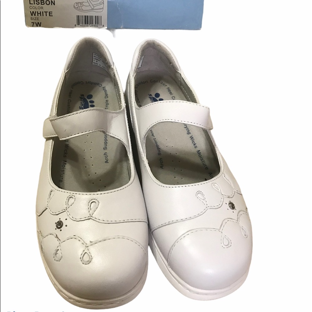 NIB Nursing Shoes: White Spring Step Shoes size 7